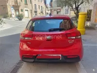 Usado Kia Rio 100 CV (73 kW) 2020 Rojo Berlina