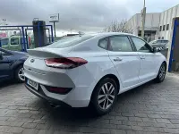 Usado Hyundai i30 120 CV (88 kW) 2018 Blanco Berlina