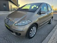 Usado Mercedes A180 Avantgarde 109 CV (80 kW) 2009 Beige Monovolumen