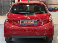 Usado Peugeot 208 Style 92 CV (67 kW) 2014 Granate Utilitario