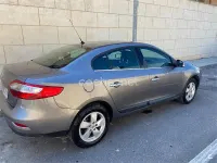 Usado Renault Fluence Dynamique 105 CV (77 kW) 2010 Gris / plata Berlina