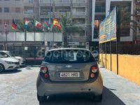 Usado Chevrolet Aveo LT 100 CV (73 kW) 2013 Gris / plata Berlina