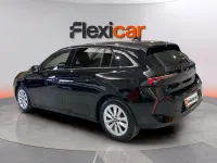 Usado Opel Astra Edition 110 CV (80 kW) 2022 Negro Utilitario