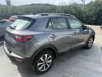 Usado Kia Stonic 100 CV (73 kW) 2025 Gris / plata SUV