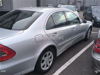 Usado Mercedes E220 Classic 150 CV (110 kW) 2007 Gris / plata Berlina