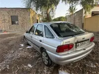 Usado Ford Escort 90 CV (66 kW) 2000 Gris / plata Berlina