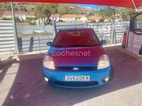 Usado Ford Fiesta Trend 80 CV (58 kW) 2005 Azul Utilitario