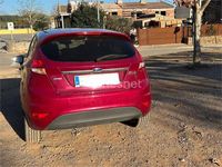 Usado Ford Fiesta Trend 90 CV (66 kW) 2010 Granate Berlina