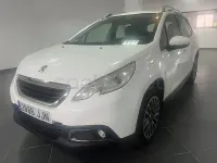 Usado Peugeot 2008 Allure 100 CV (73 kW) 2015 Marrón SUV