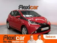 Usado Toyota Aygo X-play 72 CV (52 kW) 2017 Rojo Utilitario