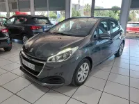 Usado Peugeot 208 Active 100 CV (73 kW) 2015 Beige Utilitario