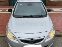 Usado Opel Astra Enjoy 110 CV (80 kW) 2011 Gris / plata Berlina