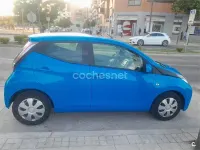 Usado Toyota Aygo X-play 69 CV (50 kW) 2018 Azul Utilitario