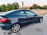 Usado Mercedes C200 163 CV (119 kW) 2001 Azul Berlina