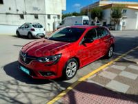 Usado Renault Mégane IV LIMITED 115 CV (84 kW) 2020 Rojo Berlina