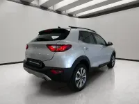 Usado Kia Stonic 100 CV (73 kW) 2025 Gris / plata SUV
