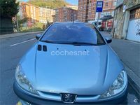 Usado Peugeot 206 110 CV (80 kW) 2001 Azul Descapotable