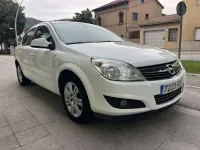 Usado Opel Astra Edition 110 CV (80 kW) 2011 Blanco Berlina
