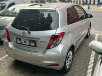 Usado Toyota Yaris Active 69 CV (50 kW) 2013 Gris Utilitario