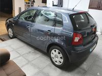 Usado VW Polo Highline 75 CV (55 kW) 2004 Azul Berlina