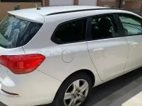 Usado Opel Astra Selective 110 CV (80 kW) 2012 Blanco Familiar