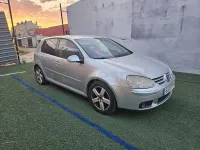 Usado VW Golf IV Trendline 105 CV (77 kW) 2005 Gris / plata Berlina