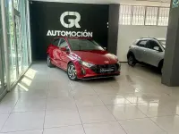 Usado Hyundai i20 100 CV (73 kW) 2023 Rojo Utilitario