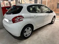 Usado Peugeot 208 Active 68 CV (50 kW) 2013 Blanco Utilitario