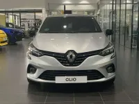 Usado Renault Clio Techno 140 CV (102 kW) 2023 Gris Utilitario