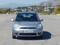 Usado Ford Fiesta Trend 90 CV (66 kW) 2005 Gris / plata Utilitario
