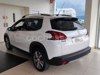 Usado Peugeot 2008 Allure 120 CV (88 kW) 2015 Blanco SUV