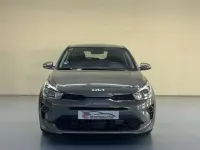 Usado Kia Rio 120 CV (88 kW) 2022 Verde Utilitario