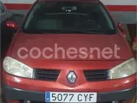 Usado Renault Mégane Authentique 115 CV (84 kW) 2004 Rojo Berlina