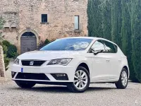 Usado Seat Leon Style 130 CV (95 kW) 2019 Blanco Berlina