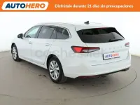 Usado Skoda Superb Selection 150 CV (110 kW) 2024 Blanco Familiar