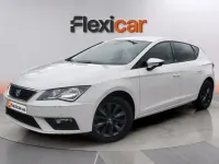 Usado Seat Leon Style 130 CV (95 kW) 2019 Blanco Berlina