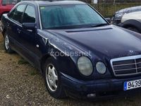 Usado Mercedes E300 Classic 177 CV (130 kW) 1998 Azul Berlina