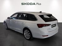Usado Skoda Octavia Ambition 204 CV (150 kW) 2022 Blanco Familiar