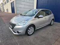 Usado Peugeot 208 Active 68 CV (50 kW) 2013 Plateado Utilitario