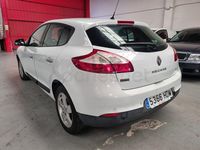 Usado Renault Mégane Dynamique 110 CV (80 kW) 2011 Blanco Berlina