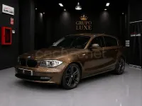 Usado BMW 118 Comfort Edition 143 CV (105 kW) 2011 Marrón Utilitario