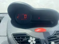 Usado Renault Twingo Authentique 60 CV (44 kW) 2008 Verde Utilitario