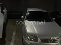 Usado VW Bora Trendline 110 CV (80 kW) 1999 Gris / plata Berlina
