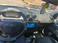Usado Ford Fiesta 80 CV (58 kW) 2005 Blanco Utilitario