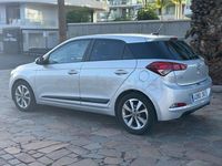 Usado Hyundai i20 Active 120 CV (88 kW) 2016 Gris / plata Berlina