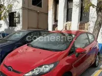 Usado Ford Fiesta Trend 82 CV (60 kW) 2008 Rojo Utilitario