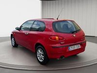 Usado Alfa Romeo 147 Distinctive 105 CV (77 kW) 2003 Blanco Utilitario