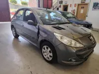 Usado Peugeot 206 60 CV (44 kW) 2010 Gris / plata Berlina