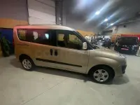 Usado Fiat Doblò Dynamic 105 CV (77 kW) 2013 Beige Monovolumen
