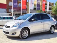 Usado Toyota Yaris Active 101 CV (74 kW) 2009 Gris / plata Utilitario